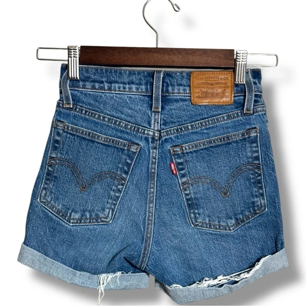 Levi’s Premium Stylish Medium Blue Denim “Wedgie Short” Button Down Front Shorts - Picture 10 of 15
